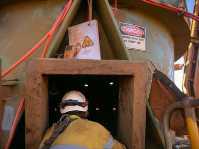 Confined Space Pre-Entry - Western Canada Fire & First Aid Confined Space Pre-Entry with worker